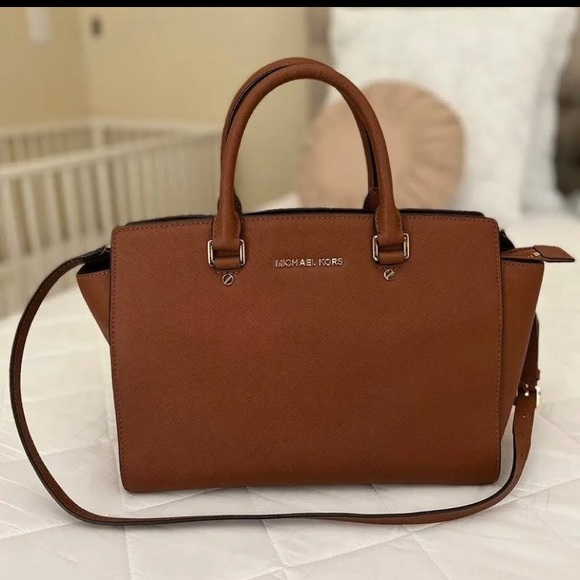 Michael Kors Selma Medium Brown Bag - Picture 1 of 8